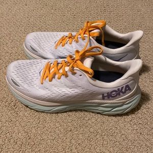 Women’s HOKA Clifton 8’s